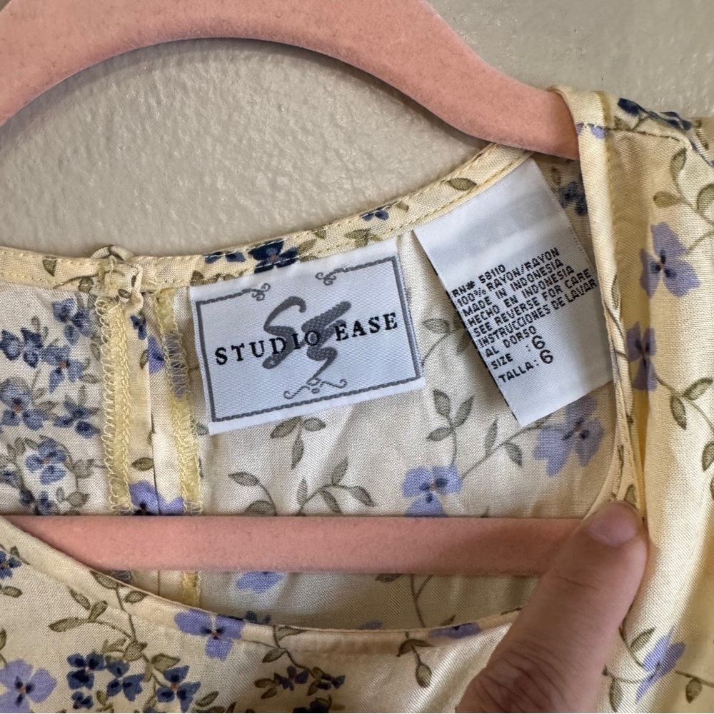VINTAGE Floral Sleeveless Maxi Dress - Picture 3 of 8